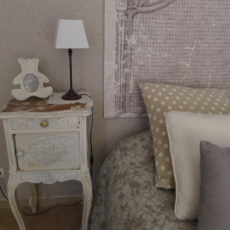 Domaine De La Manse Hotel Villeneuve-de-Berg Room photo